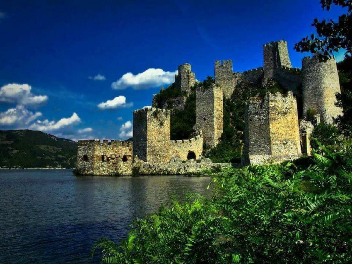 Apartments Barocco Golubac Buitenkant foto