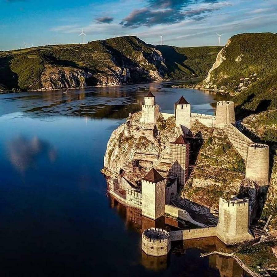 Apartments Barocco Golubac Buitenkant foto