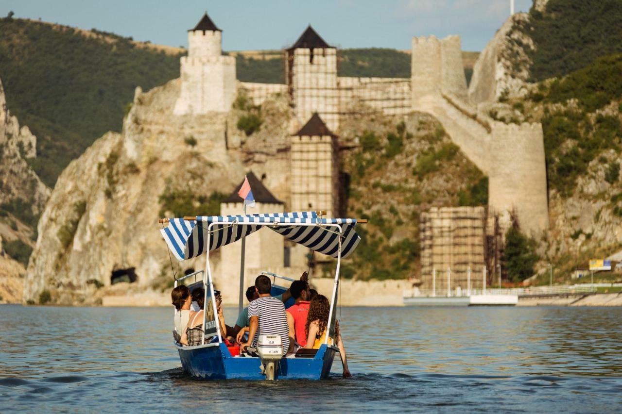 Apartments Barocco Golubac Buitenkant foto