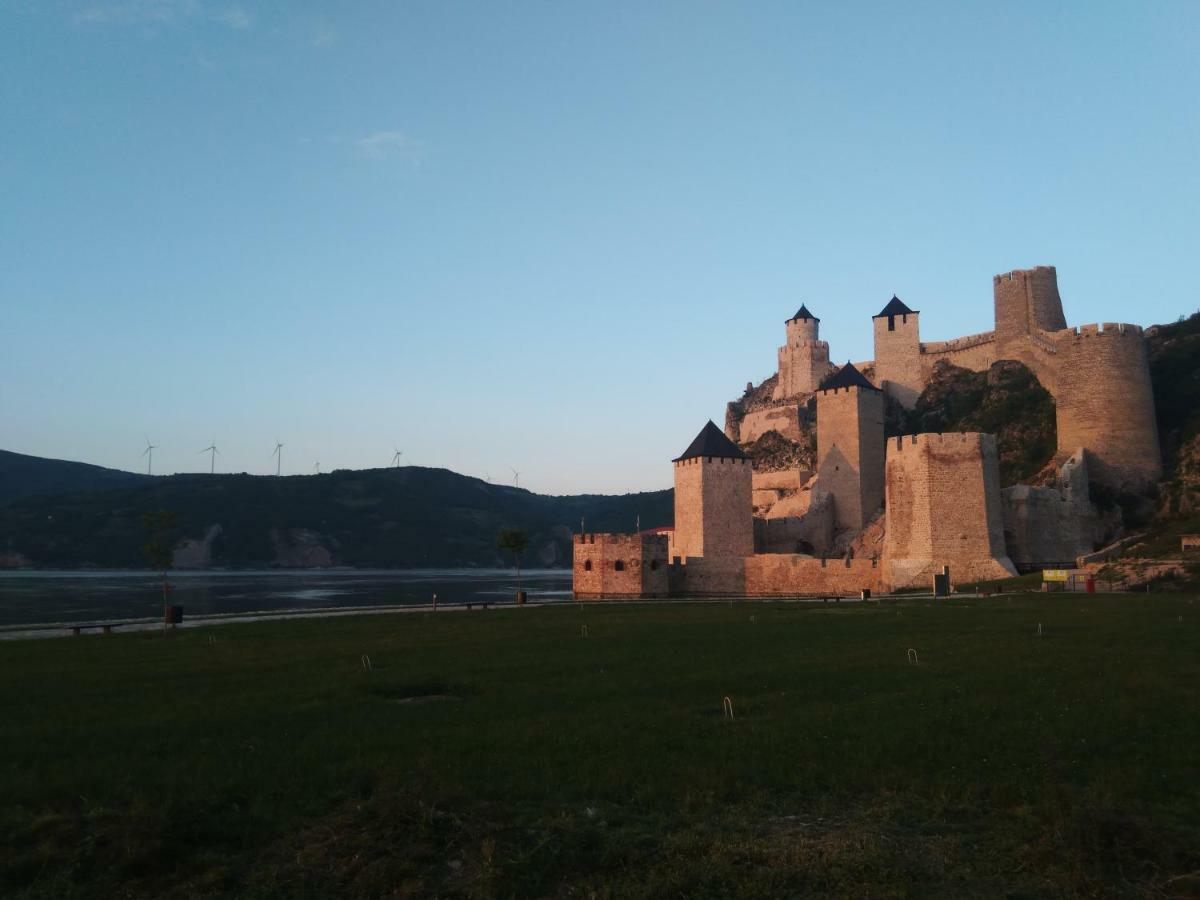 Apartments Barocco Golubac Buitenkant foto